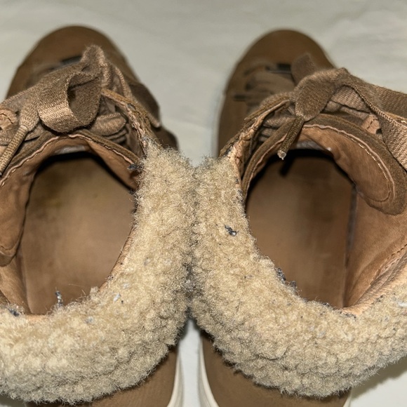 UGG OLIVE HIGH TOP SNEAKER. - Picture 8 of 13